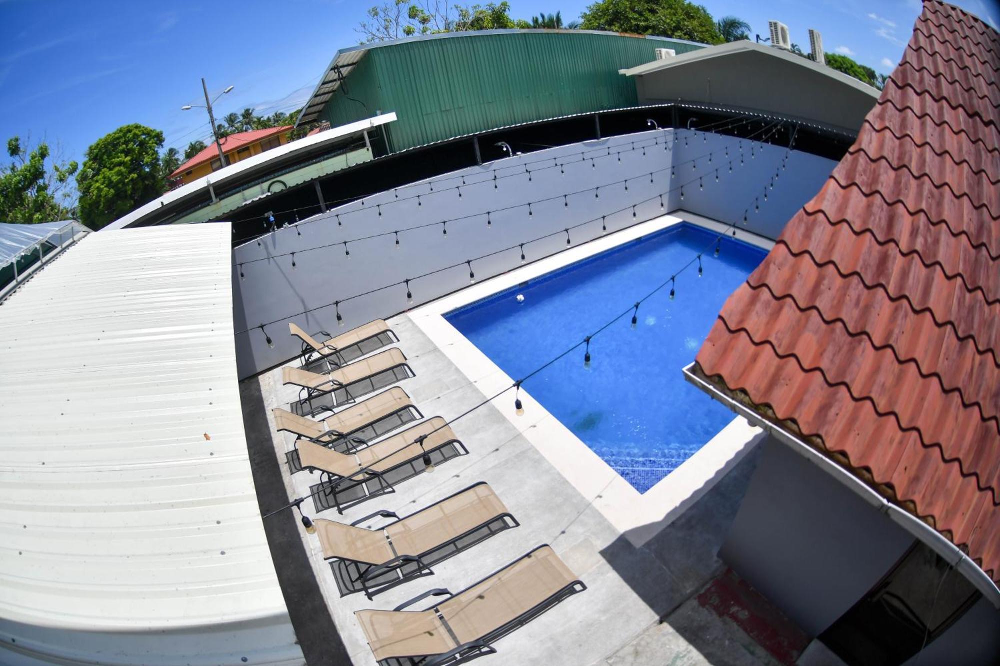 יקו Republik Hotel, Bistro And Nightclub On Site מראה חיצוני תמונה