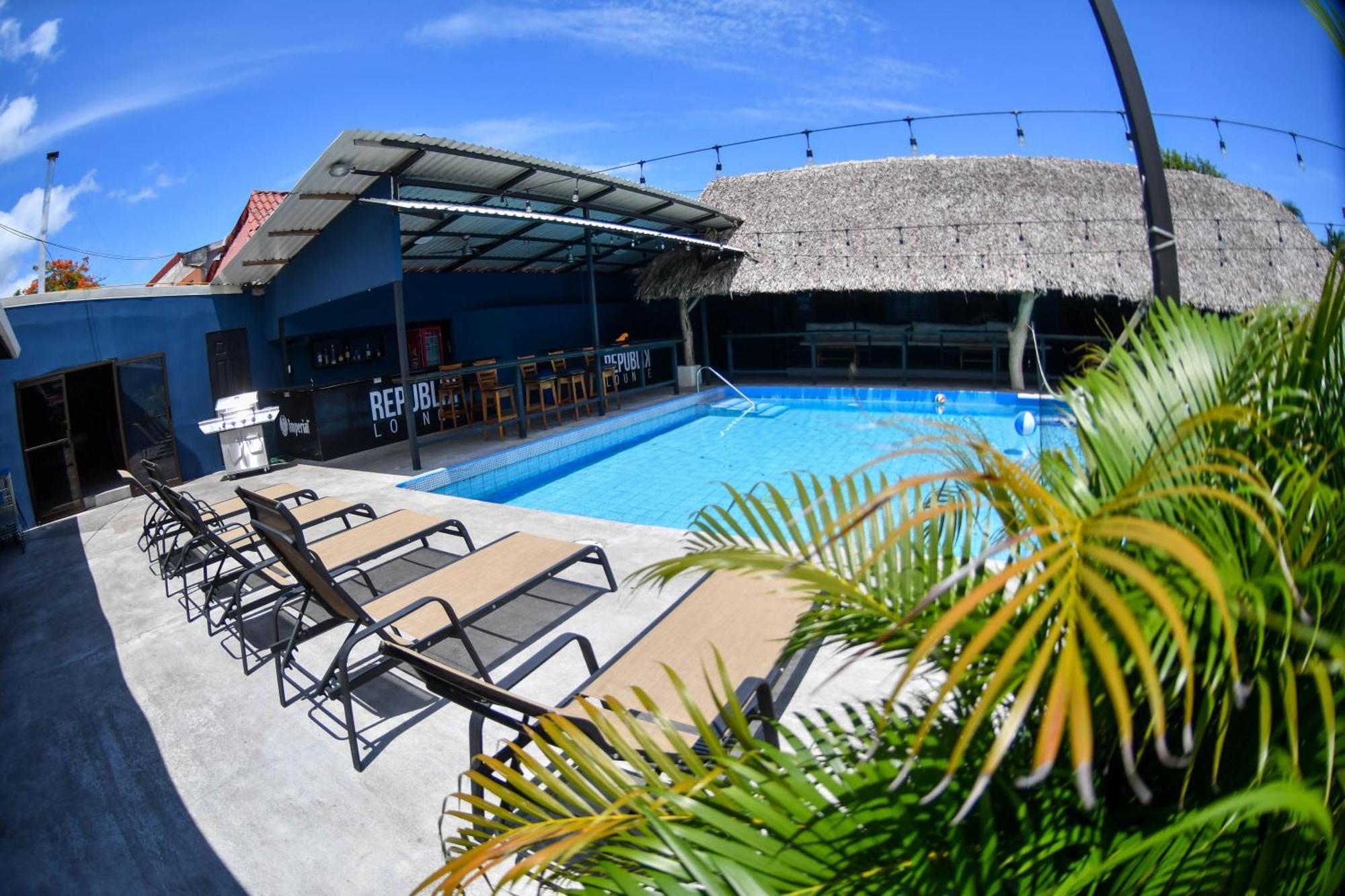 יקו Republik Hotel, Bistro And Nightclub On Site מראה חיצוני תמונה