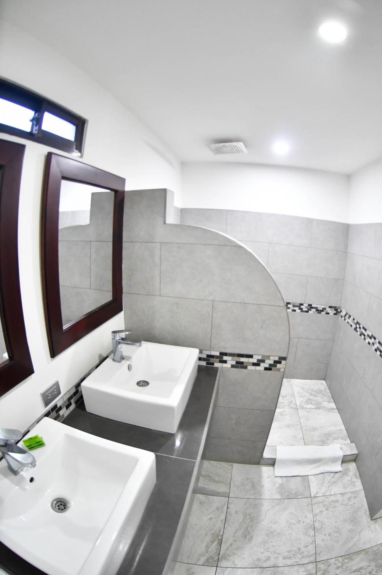 יקו Republik Hotel, Bistro And Nightclub On Site מראה חיצוני תמונה